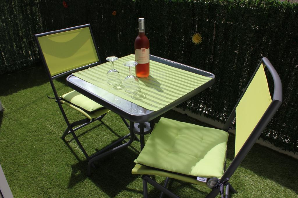 Studio De Charme Avec Sa Terrasse En Plein Coeur De Ville LʼIsle-sur-la-Sorgue Exterior foto